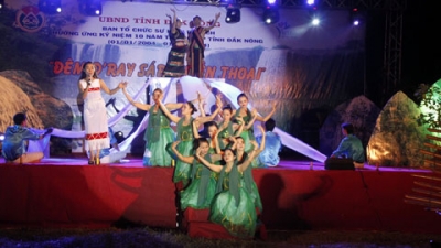 การท่องเที่ยวจังหวัดดั๊กนงห์ “ราตรีน้ำตกไดรซ้าปแห่งตำนาน”